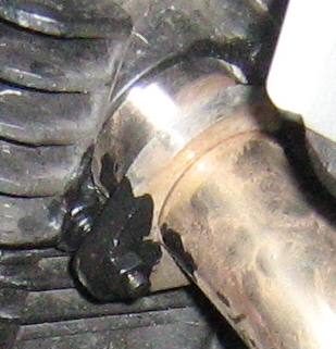 the painted manifold bolt on the FZS 600